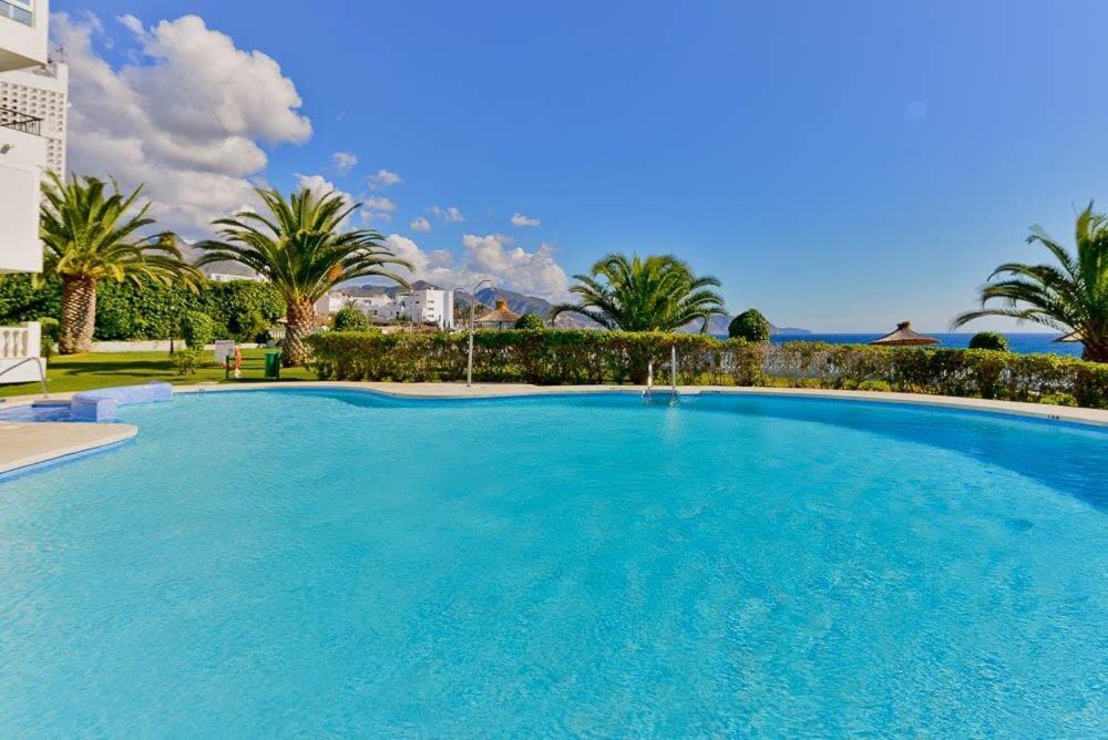 Las Palmeras Nerja Exteriör bild