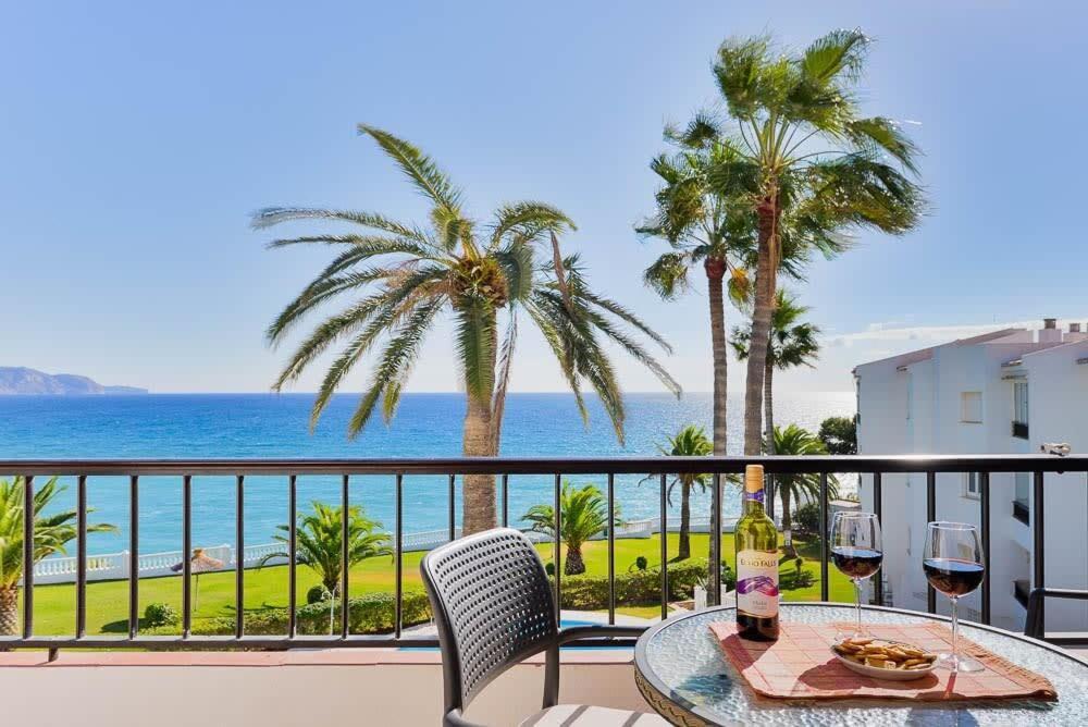 Las Palmeras Nerja Exteriör bild